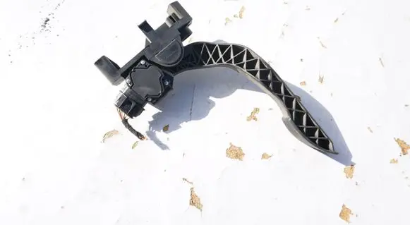 Iveco Daily 4th gen Accelerator throttle pedal 504061734