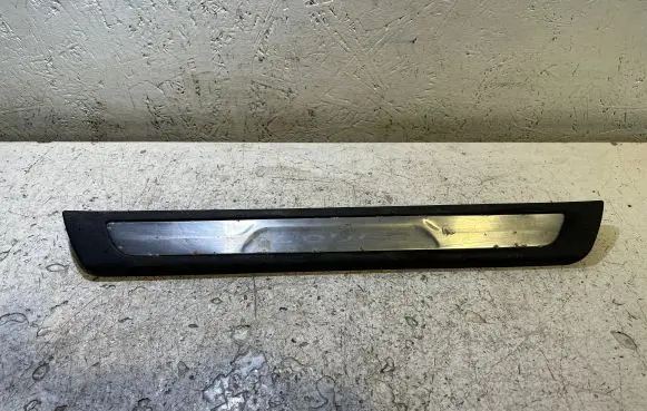 Dodge Durango Front sill trim cover 1SZ57DX9AA 990484908 101037050BLR