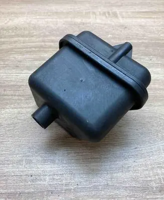 Volkswagen PASSAT B6 Vacuum air tank 03G129808