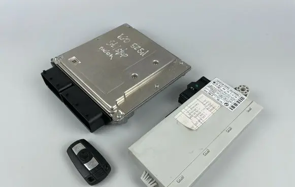 BMW 5 E60 E61 Engine ECU kit and lock set 7798422 0281012190