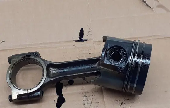 Renault Megane II Piston with connecting rod