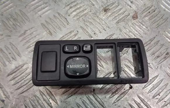 Toyota Avensis T250 Wing mirror switch