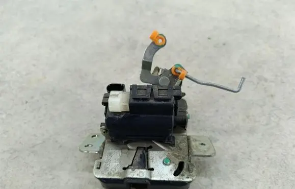 Mitsubishi Colt Tailgate lock latch MR959190