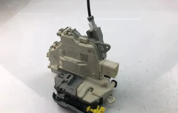 Audi A3 S3 8P Coupe door lock (next to the handle) 4G0839016C