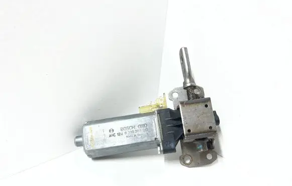 Volvo XC90 Seat adjustment motor 0390203219