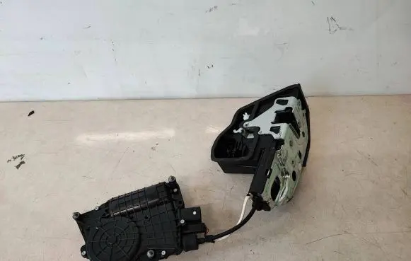 BMW 7 F01 F02 F03 F04 Front door soft close latching motor 7185692 41523098