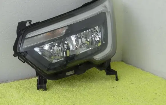 Renault Master IV Headlight/headlamp 260607867R