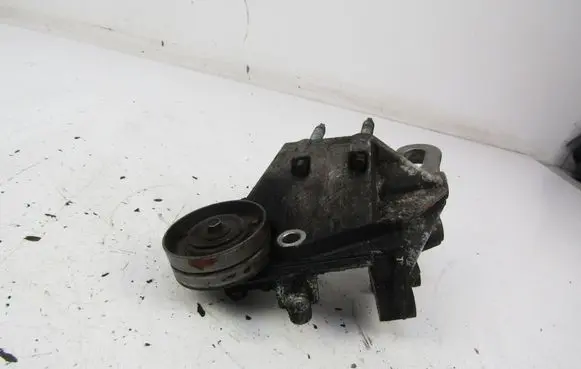 Ford Focus Engine mounting bracket 