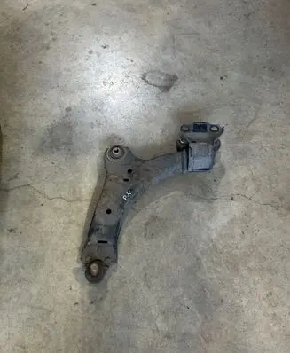 Volvo XC60 Front lower control arm/wishbone 