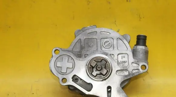 Volkswagen Golf VI Vacuum pump