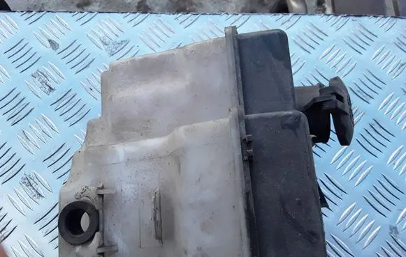 Hyundai Getz Windshield washer fluid reservoir/tank 986101C000