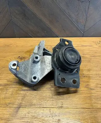 Nissan Qashqai Engine mount bracket 11210JD000