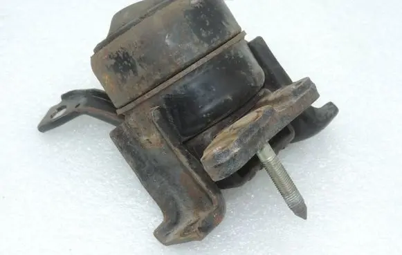 Engine mount bracket