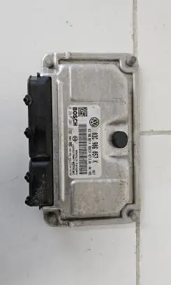 Skoda Fabia Mk2 (5J) Engine control unit/module 03C906057K 0261201138 03C906052M