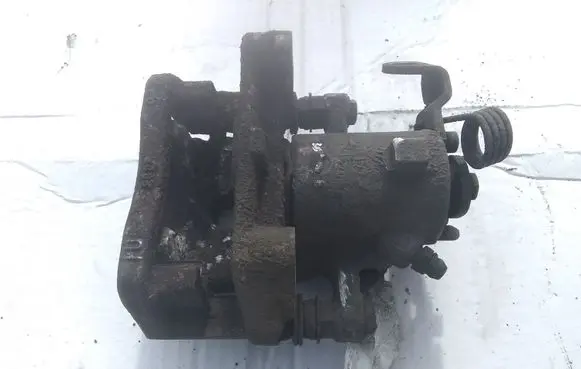 Opel Zafira B Rear brake caliper