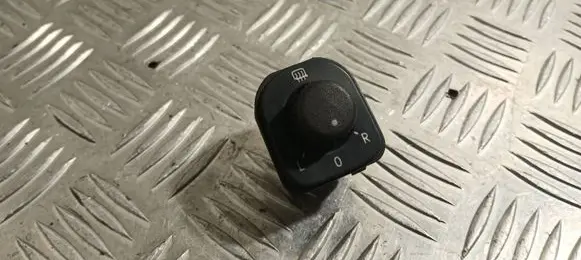 Wing mirror switch