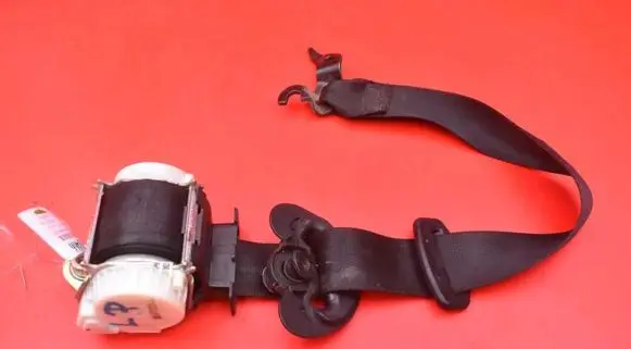 BMW X3 E83 Front seatbelt 33059848