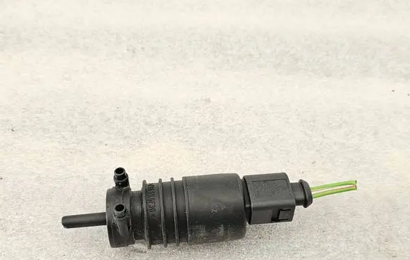 Volkswagen PASSAT B5.5 Windscreen/windshield washer pump PA6GBGF30