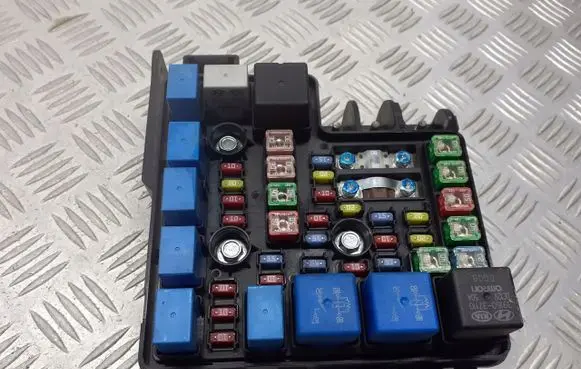 Hyundai i30 Fuse box cover 91950-1H030