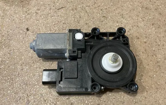 BMW 4 G22 G23 G24 G26 Front door window regulator motor 9854230