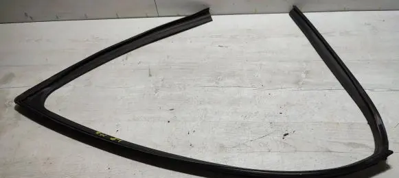Mazda 3 III Front door glass trim molding 1612061727