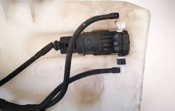 Volkswagen Golf V Windscreen/windshield washer pump 1k6955651