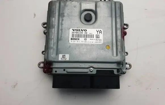 Volvo XC70 Engine control unit/module 30785100 0281012765 1039S18372