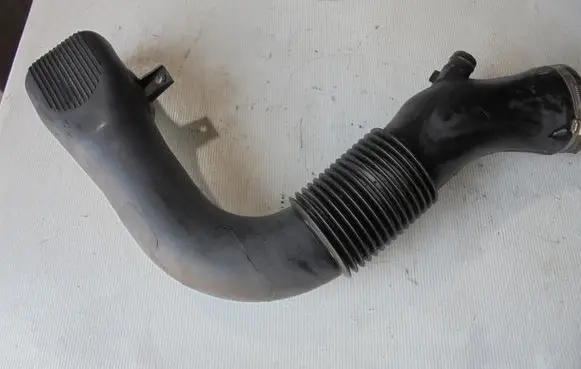Jaguar XK8 - XKR Air intake duct part NNE3555AC