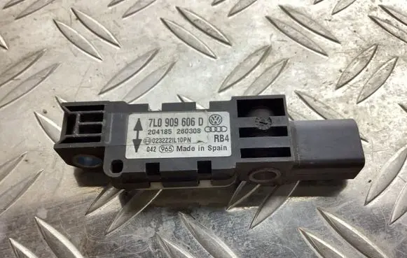Porsche Cayenne (9PA) Airbag deployment crash/impact sensor 7L0909606D