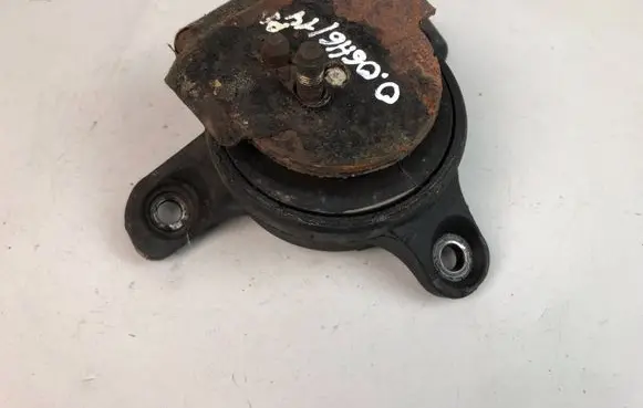 Subaru Outback Engine mount bracket