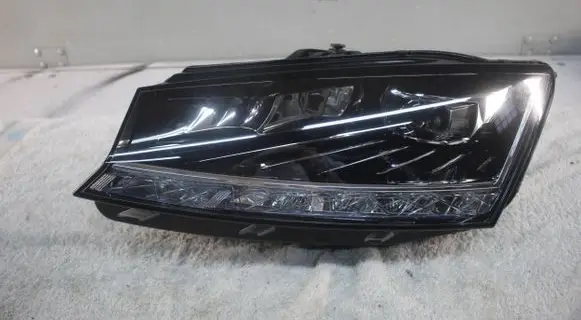 Skoda Fabia Mk3 (NJ) Headlight/headlamp 6V1941015F 030111523101 LE17A6402