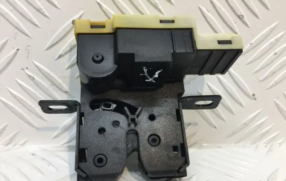Renault Laguna II Tailgate/trunk/boot lock/catch/latch 8200000894