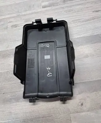 Volkswagen PASSAT B7 Battery box tray cover/lid 3C0915443A
