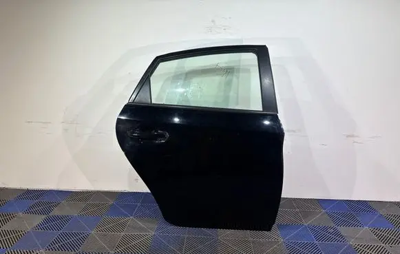 Toyota Prius (XW30) Rear door 