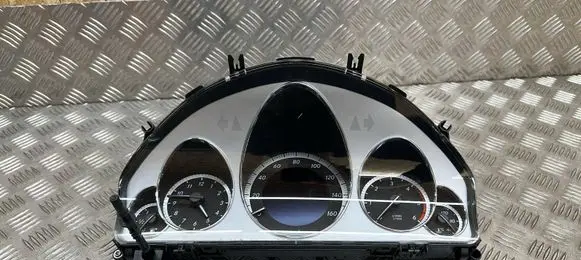 Mercedes-Benz E C207 W207 Speedometer (instrument cluster) A2129001814 2129014202 2049022903