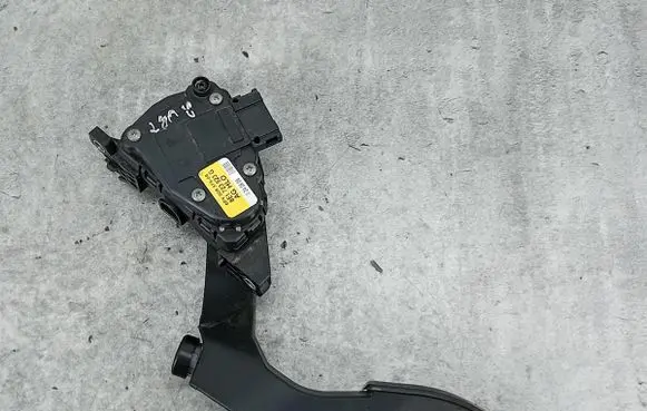 Audi A4 S4 B7 8E 8H Accelerator throttle pedal 8E1723523G