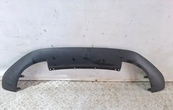 Front bumper lip
