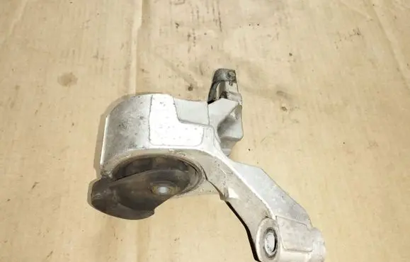 Honda Accord Engine mount bracket
