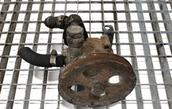 Ford Maverick Power steering pump
