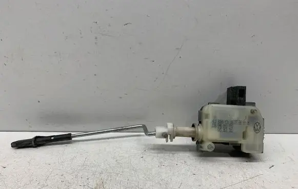 Volkswagen Golf Plus Fuel tank cap lock motor 5M0810773 1K5959782