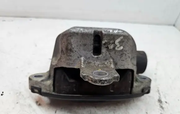 Engine mount bracket