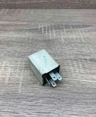 Opel Omega A Other relay 90240092 5WF96053802