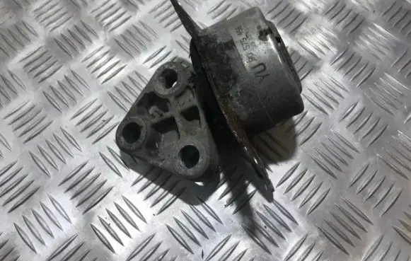 Opel Zafira A Engine mount bracket 90575456