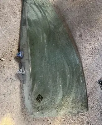 Nissan Almera Tino Front door window glass four-door