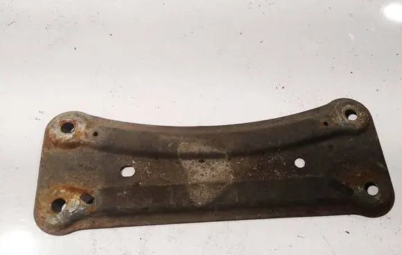 Volvo S60 Engine mounting bracket 
