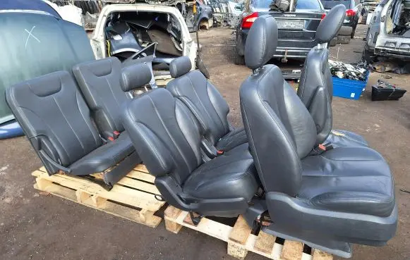 Chrysler Pacifica Seat set 