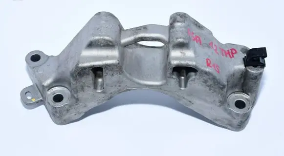 Citroen C4 II Engine mounting bracket 9676523180