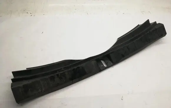 Trunk/boot sill cover protection