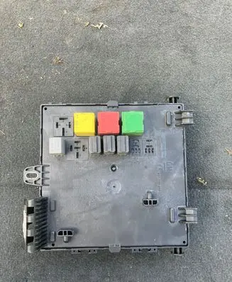 Opel Signum Fuse module 13170895 098681 74EUAN