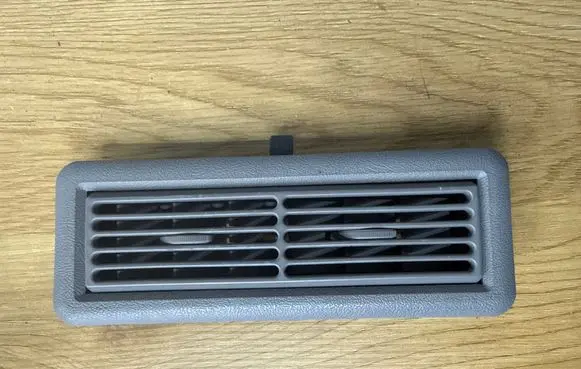 Opel Vivaro Air vent grill in roof